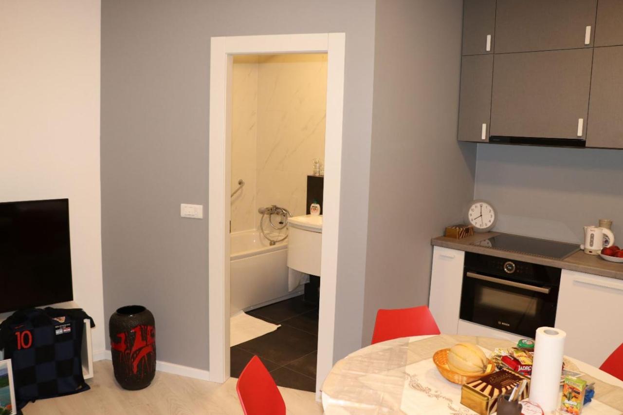 Apartman Gusar -Top Position, Close To The Center And The Beach, Fully Equipped 오미스 외부 사진