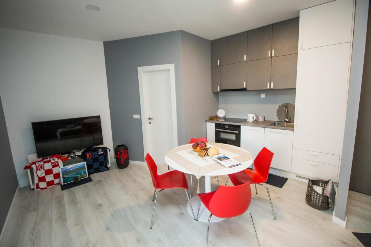 Apartman Gusar -Top Position, Close To The Center And The Beach, Fully Equipped 오미스 외부 사진